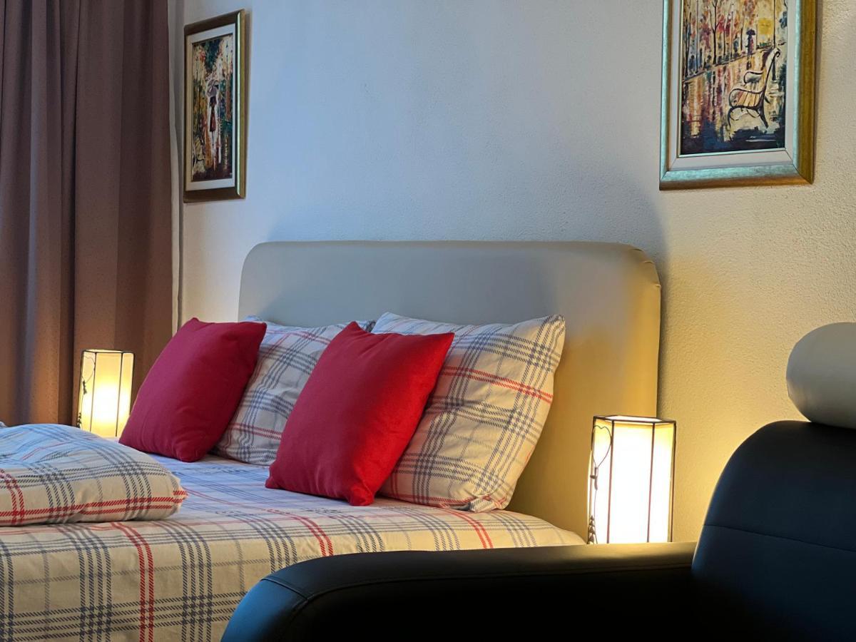 Hotel Central ヴラシチ エクステリア 写真