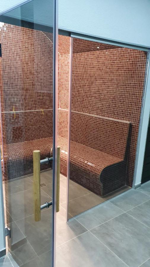Hotel Central ヴラシチ エクステリア 写真